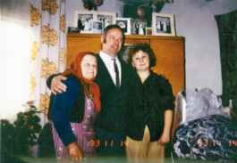 Warga Taran, Anton und Antons Halbschwester Tanya in Woroniwka, 1993 trotzdem da! Ein Projekt der Gedenkstätte Lager Sandbostel, 2024