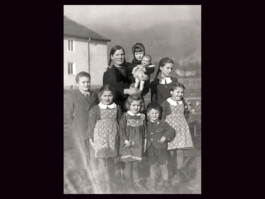 Eine ukrainische Zwangsarbeiterin mit Kindern einer Familie in Innsbruck, Österreich, 5. Januar 1943 trotzdem da! Ein Projekt der Gedenkstätte Lager Sandbostel, 2024