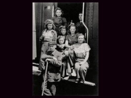 Polnische Zwangsarbeiterinnen mit einem deutschen Vorarbeiter in Köln, zwischen 1942 und 1943 trotzdem da! Ein Projekt der Gedenkstätte Lager Sandbostel, 2024